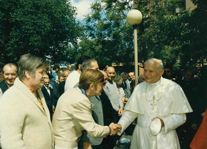 1986 Pope John Paul II visits Ozanam House in North Melbourne
